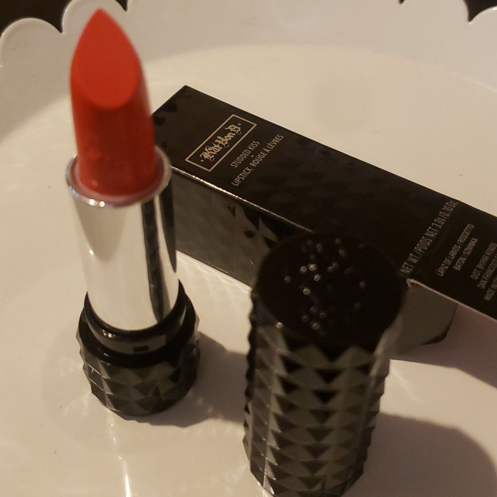 💙🧚♀️A-GO-GO Kat Von D DISCONTINUED Studded Kiss Lipstick NWT - Picture 2 of 6